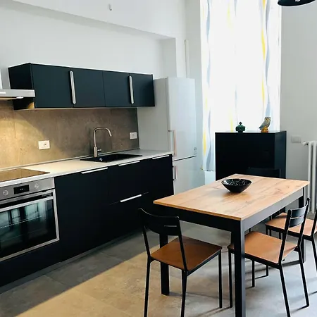3 In Navigli Center Close To The Metro With Parking * Милан